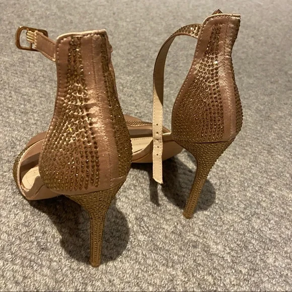 High heels - Picture 3 of 3